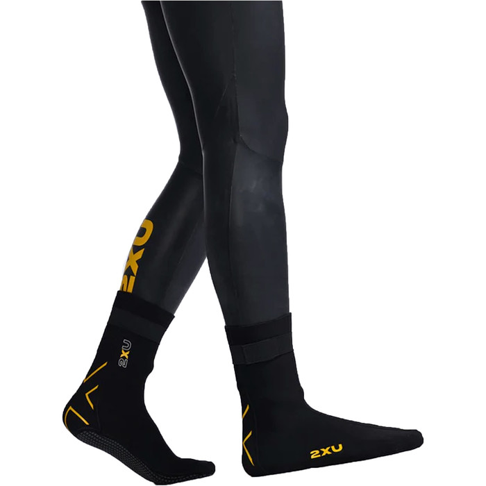 2024 2XU Propel Neopren-Schwimmstiefel UW7023e - Black / Ambition