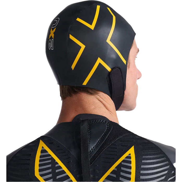 2024 2XU Propel Neopren-Schwimmkappe UW7024f - Black / Ambition