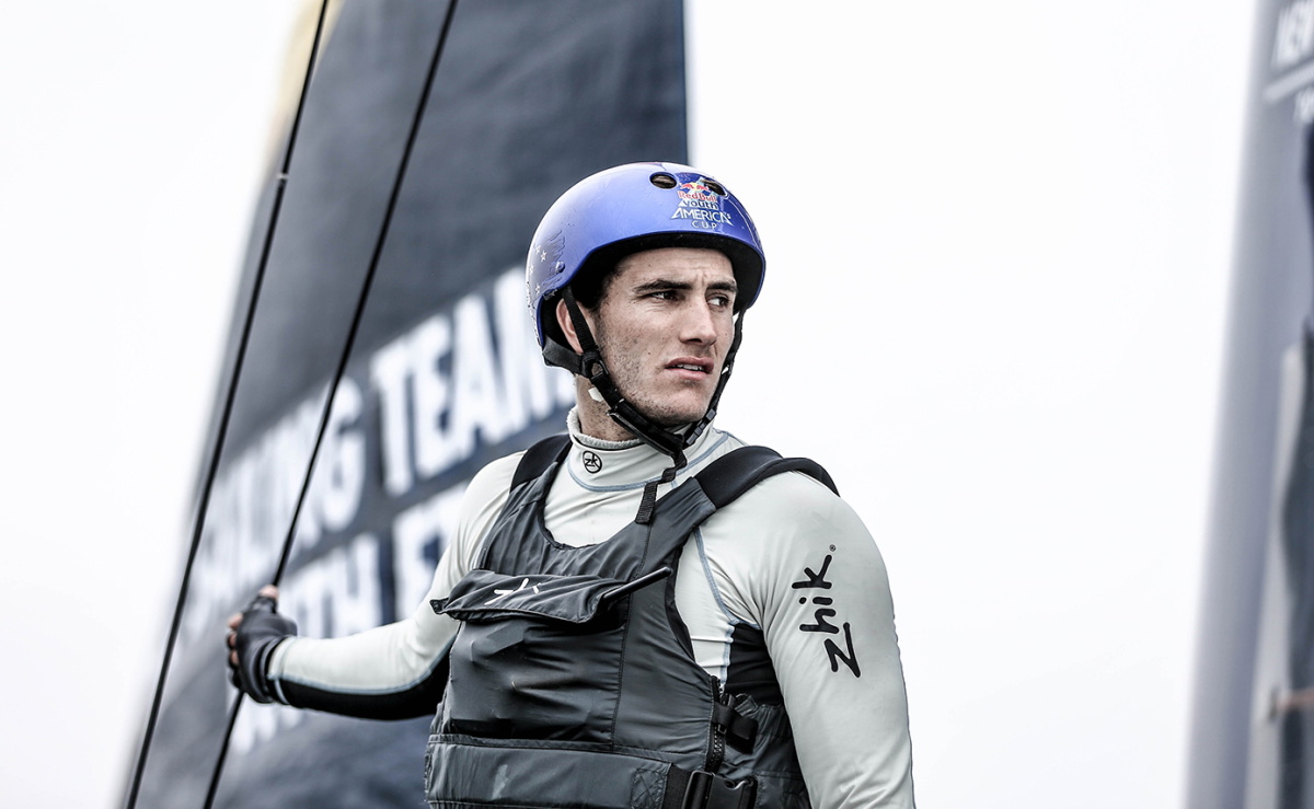 Segler mit Helm