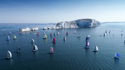 Yachten beim Round The Island Race rund um die Isle of Wight