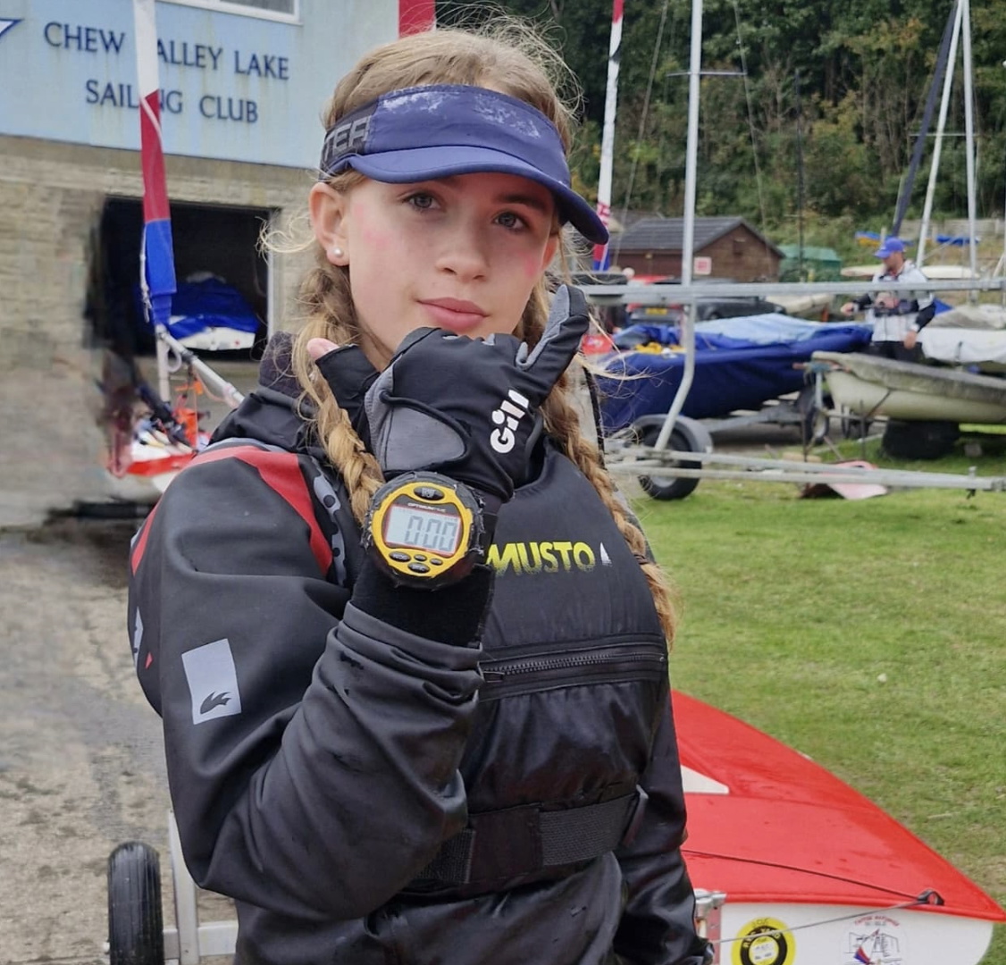 Gelbe Segeluhr Optimum Time OS Series 3 als Regattatimer