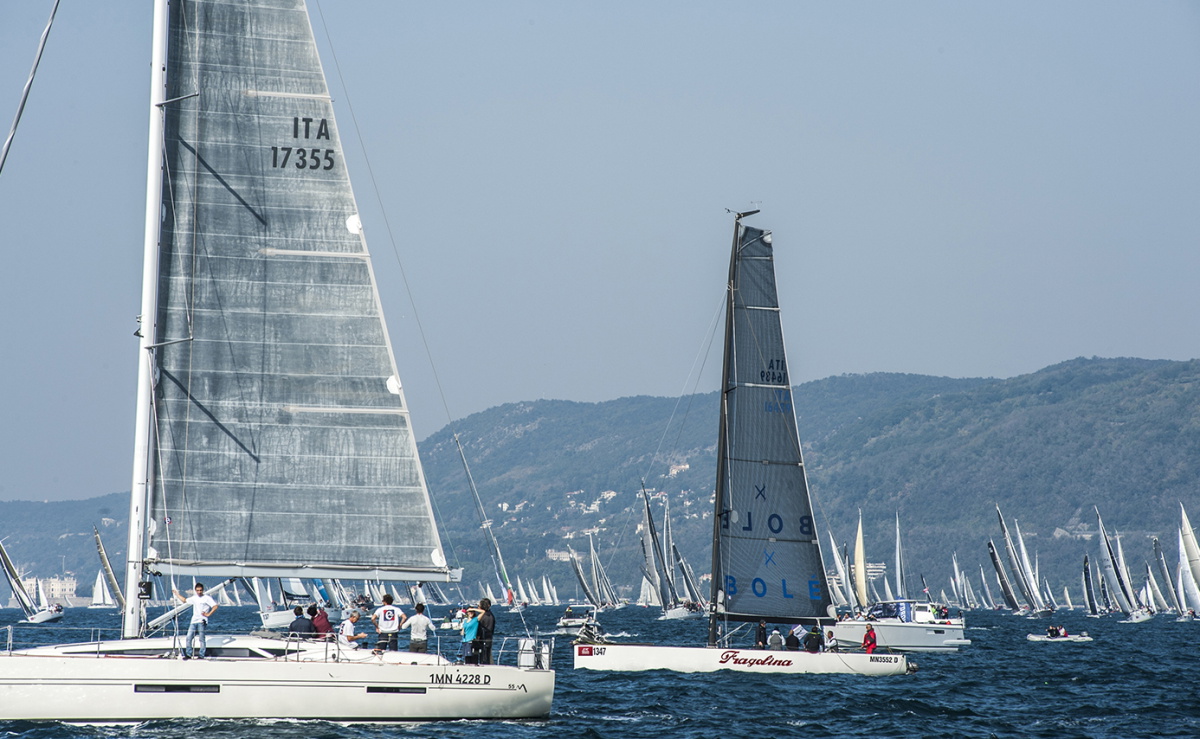 Yachts racing