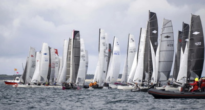 Hurricane 5.9 SX Katamarane in der Wettfahrt beim Eurocat in Carnac, Frankreich