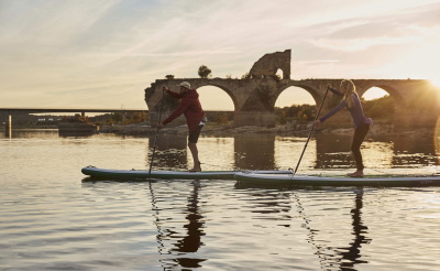 Stand-up-Paddler auf dem Wasser